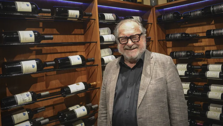 Falleció el legendario enólogo Michel Rolland a los 78 años: el hombre que cambió el mapa del vino